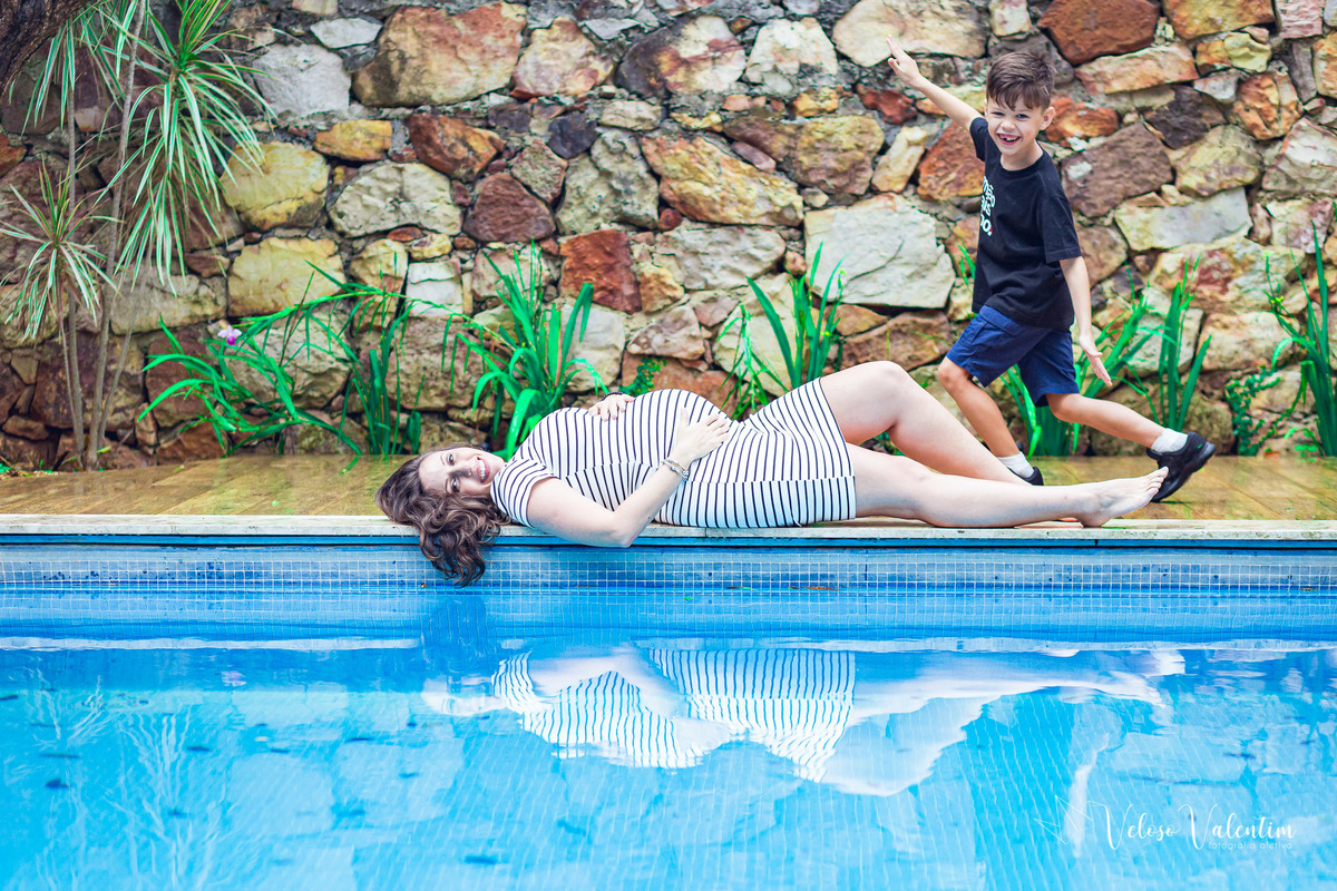Ensaio gestante book grávida Brasília DF fotografia gravidez família em casa Veloso Valentim Fotografia Afetiva 