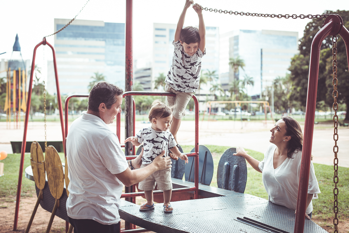 ensaio família book família ensaio 1 aninho parquinho Brasília DF foguete Ana Lídia fotografia lifestyle cotidiano ao ar livre veloso valentim