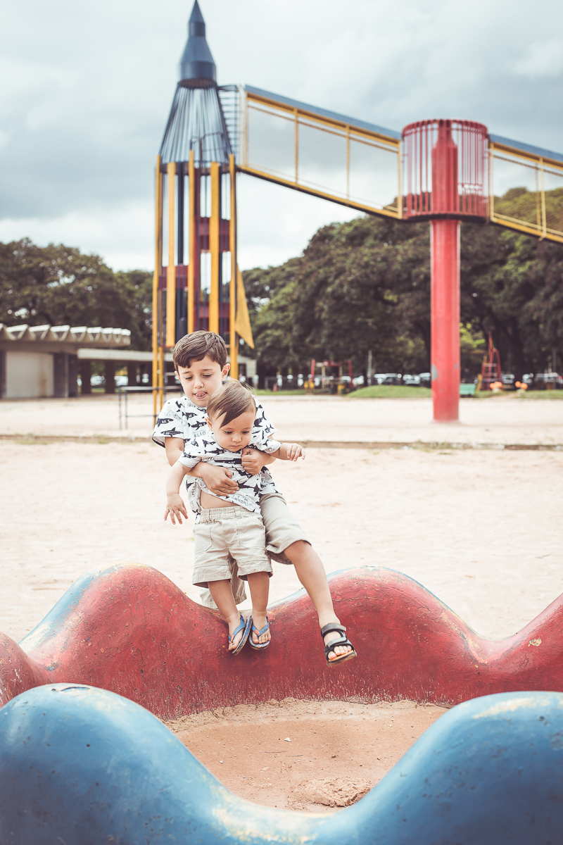 ensaio família book família ensaio 1 aninho parquinho Brasília DF foguete Ana Lídia fotografia lifestyle cotidiano ao ar livre veloso valentim