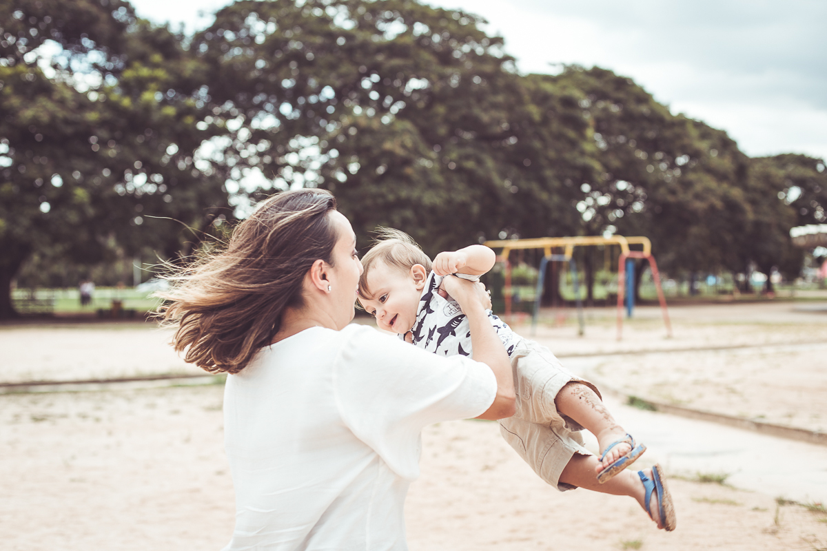 ensaio família book família ensaio 1 aninho parquinho Brasília DF foguete Ana Lídia fotografia lifestyle cotidiano ao ar livre veloso valentim