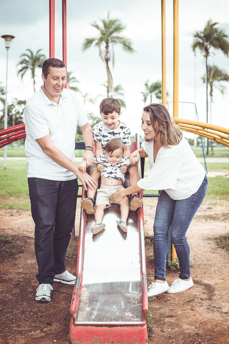 ensaio família book família ensaio 1 aninho parquinho Brasília DF foguete Ana Lídia fotografia lifestyle cotidiano ao ar livre veloso valentim