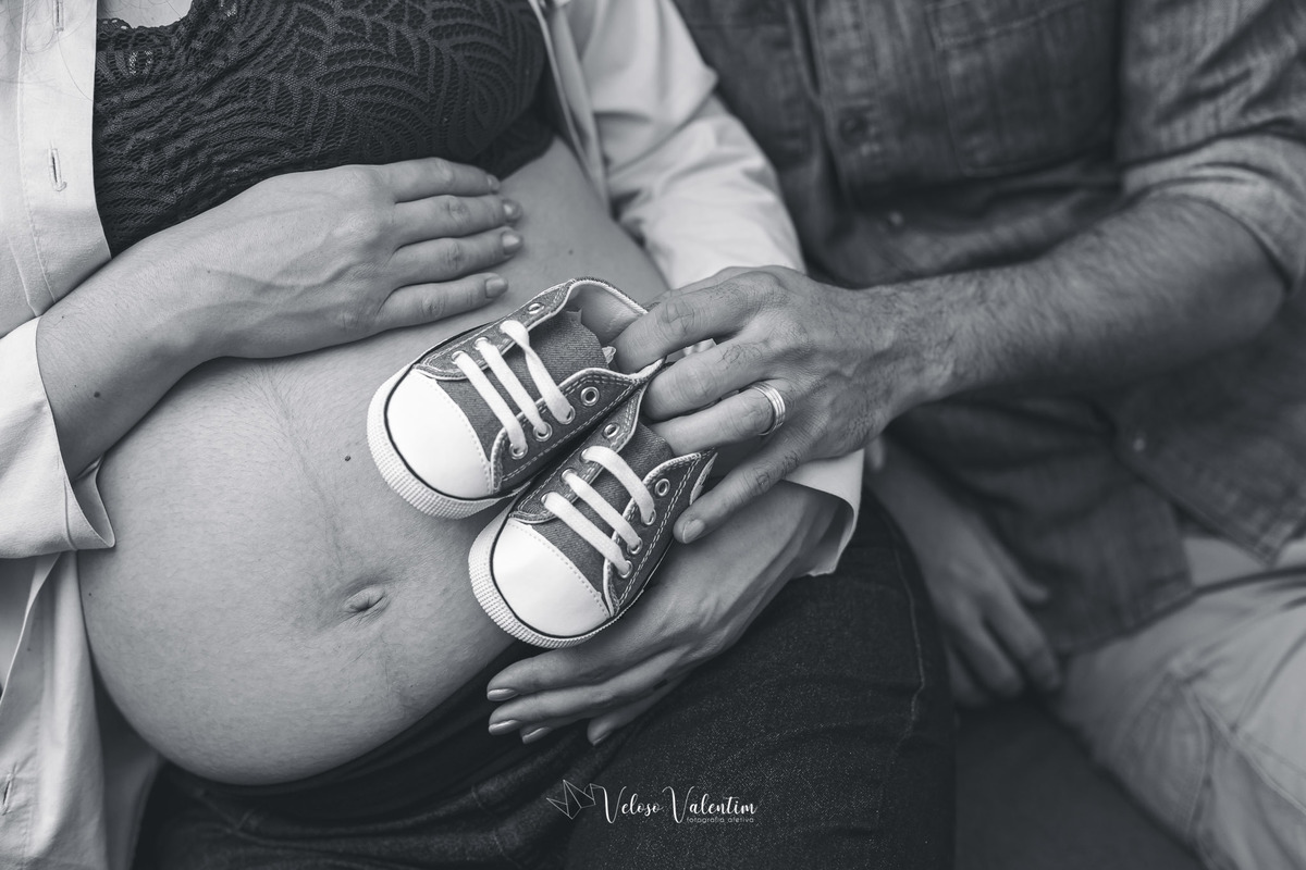 ensaio gestante ao ar livre em casa lifestyle espontâneo book gestante foto de grávida Veloso Valentim fotografia afetiva Brasília DF fotógrafo