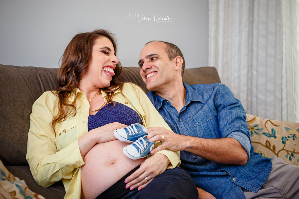 ensaio gestante ao ar livre em casa lifestyle espontâneo book gestante foto de grávida Veloso Valentim fotografia afetiva Brasília DF fotógrafo