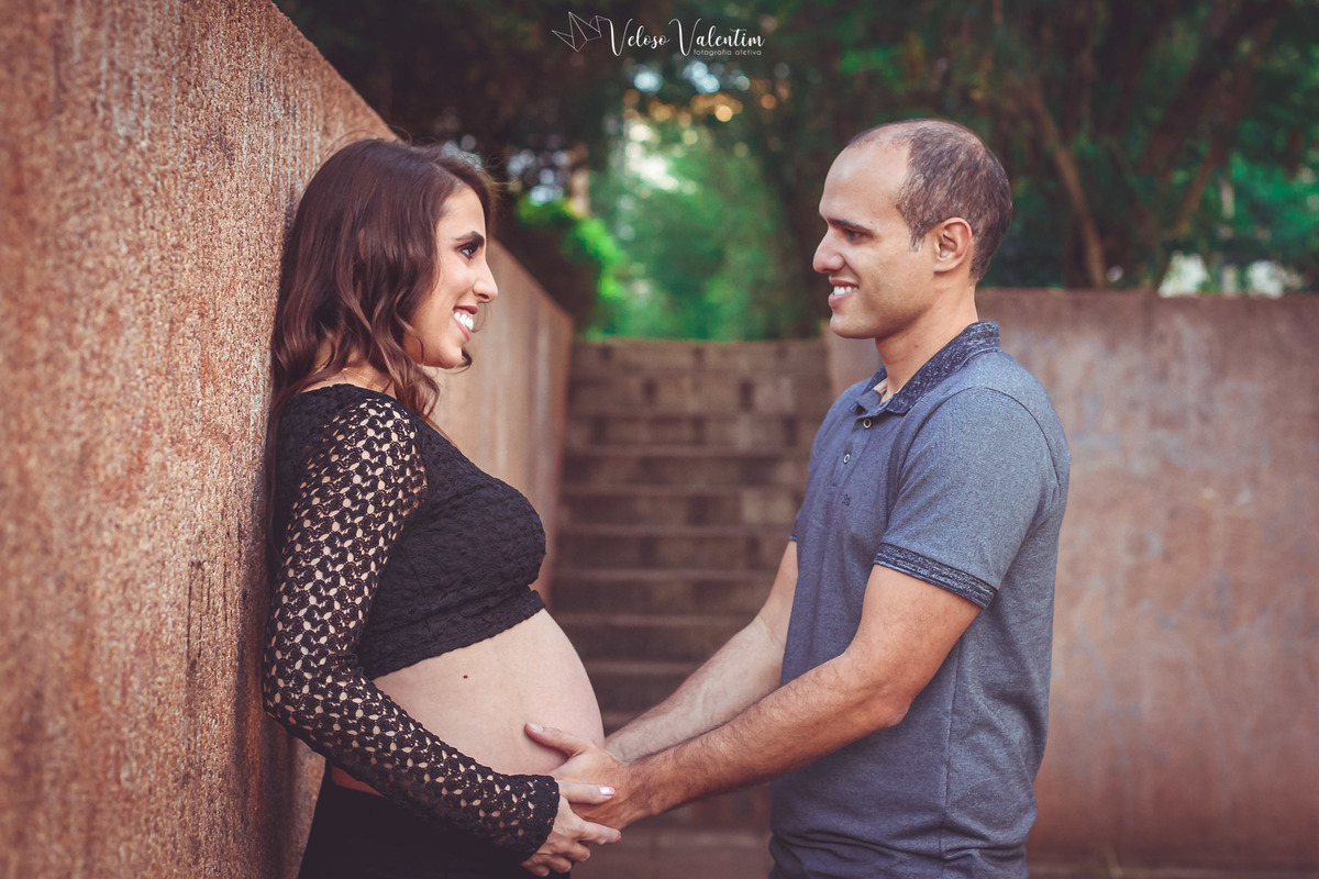ensaio gestante ao ar livre em casa lifestyle espontâneo book gestante foto de grávida Veloso Valentim fotografia afetiva Brasília DF fotógrafo