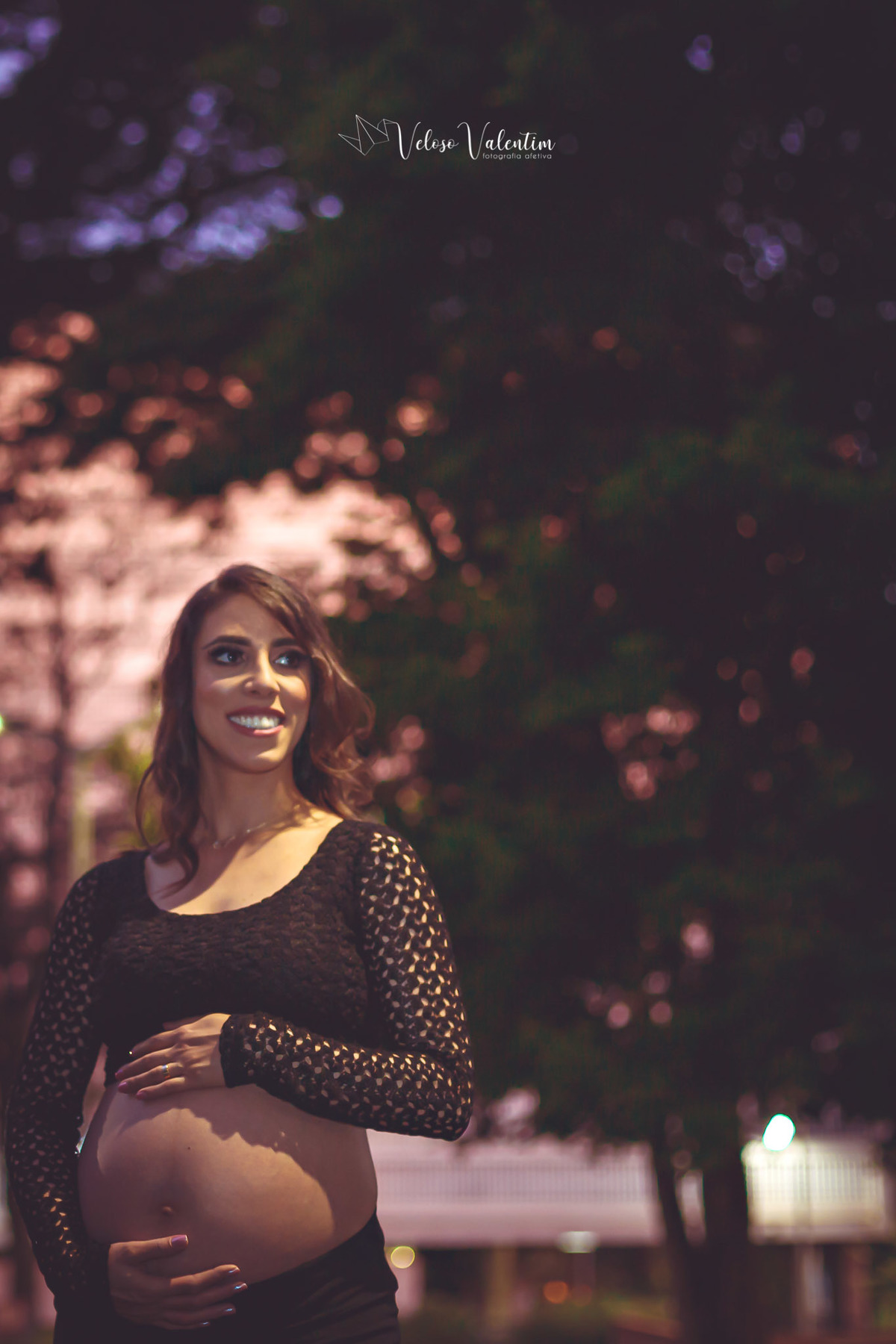 ensaio gestante ao ar livre em casa lifestyle espontâneo book gestante foto de grávida Veloso Valentim fotografia afetiva Brasília DF fotógrafo