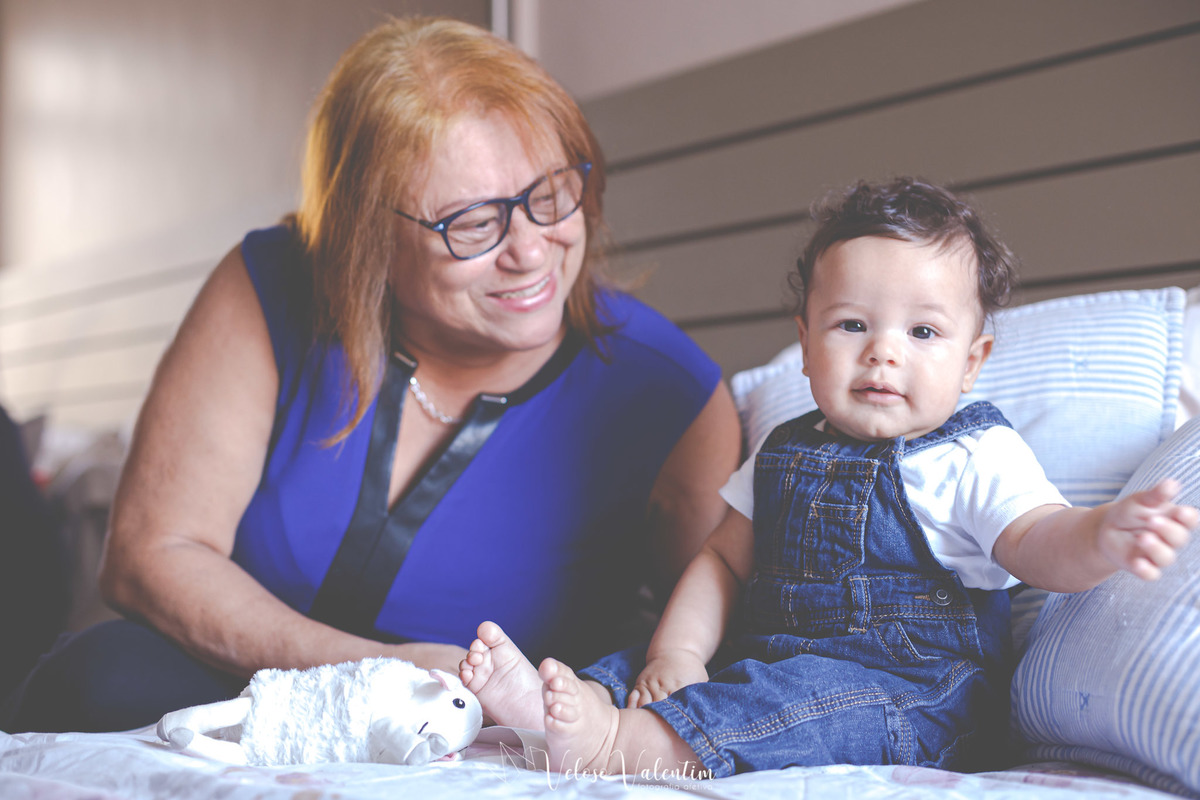 ensaio acompanhamento do primeiro ano do bebê Levi 5 meses em casa com a família Brasília DF avós 