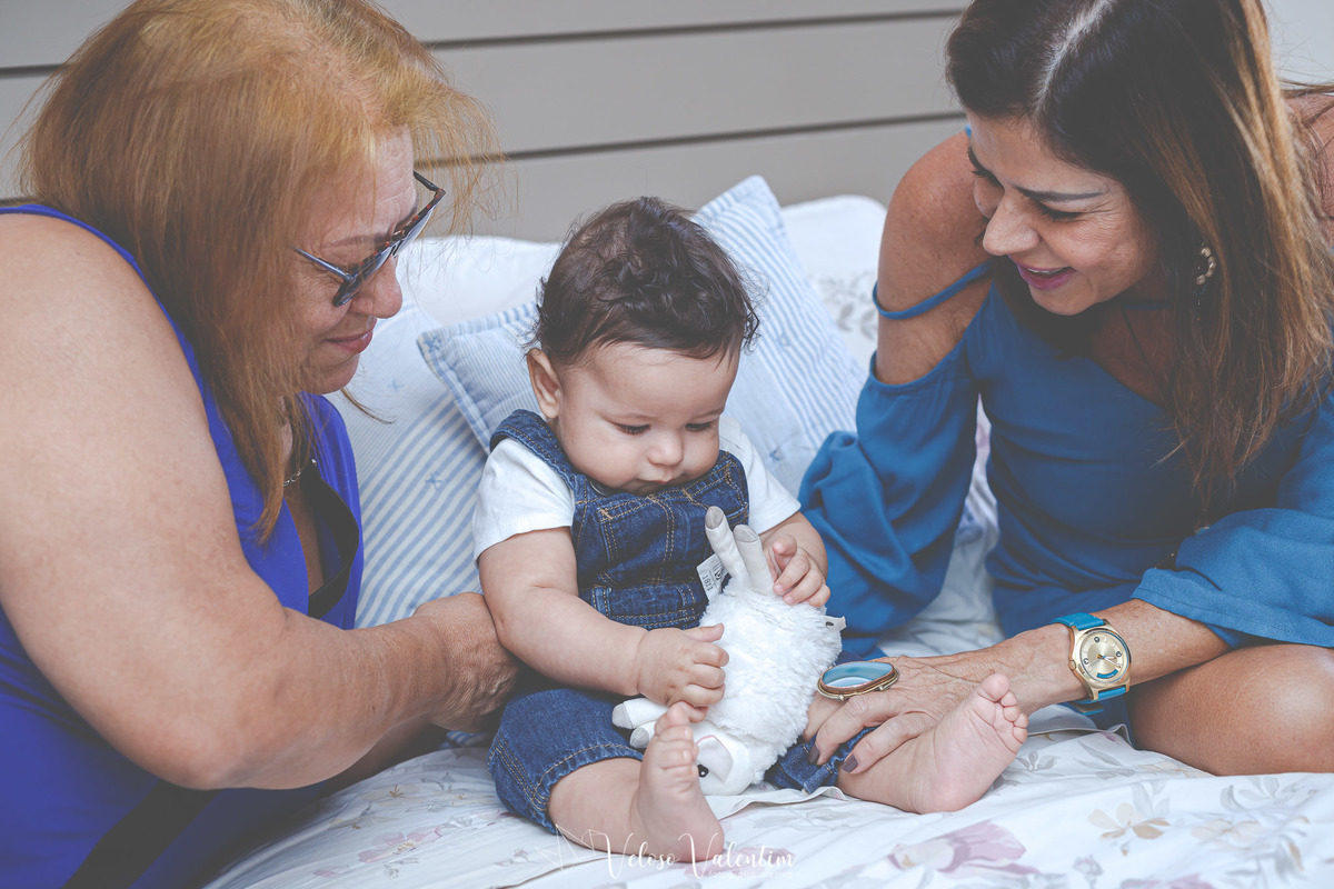ensaio acompanhamento do primeiro ano do bebê Levi 5 meses em casa com a família Brasília DF avós 