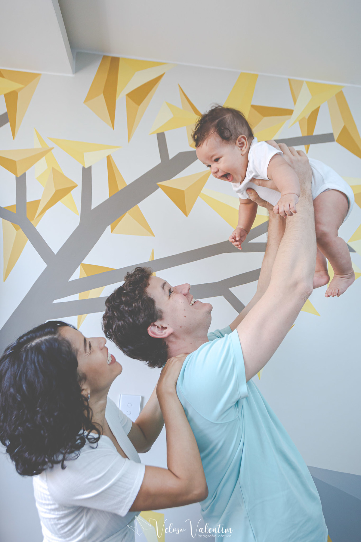 ensaio acompanhamento do primeiro ano do bebê Levi 5 meses em casa com a família Brasília DF avós papai e mamãe