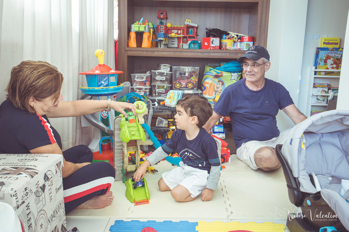 ensaio família em casa bebê irmão mais velho apartamento fotografia de família book família Brasília DF avós papai e mamãe
