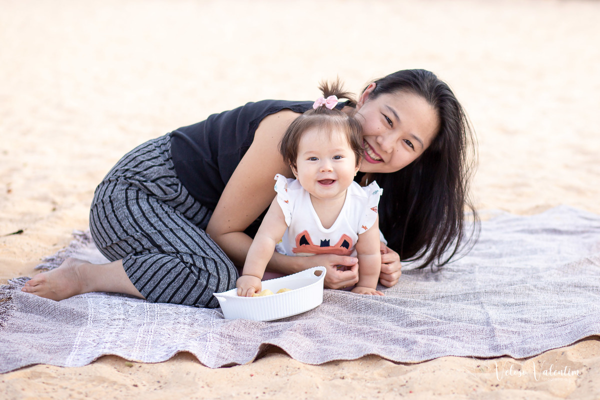 ensaio acompanhamento do primeiro ano do bebê Laura 9 meses ensaio externo ao ar livre com a família  parque de Taguatinga Brasília DF parquinho picnic mãe e filha
