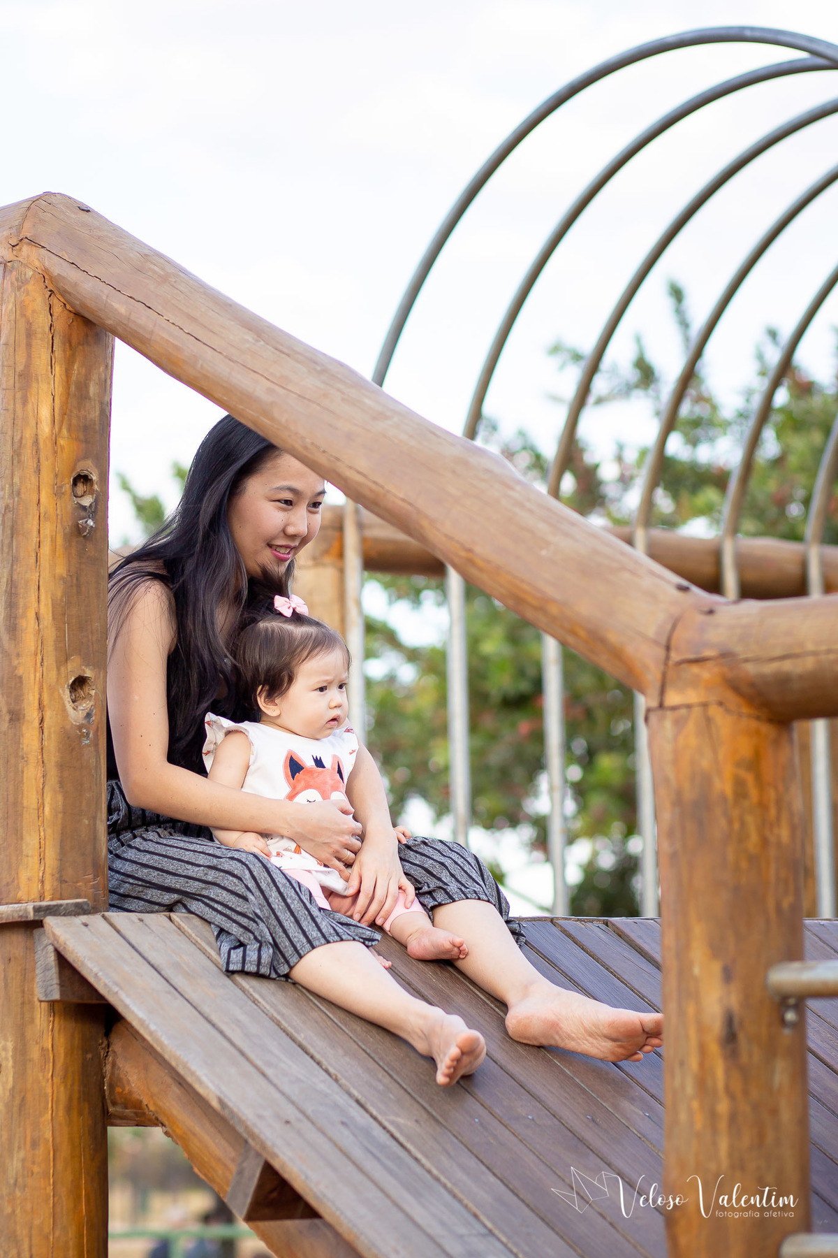 ensaio acompanhamento do primeiro ano do bebê Laura 9 meses ensaio externo ao ar livre com a família  parque de Taguatinga Brasília DF parquinho picnic mãe e filha