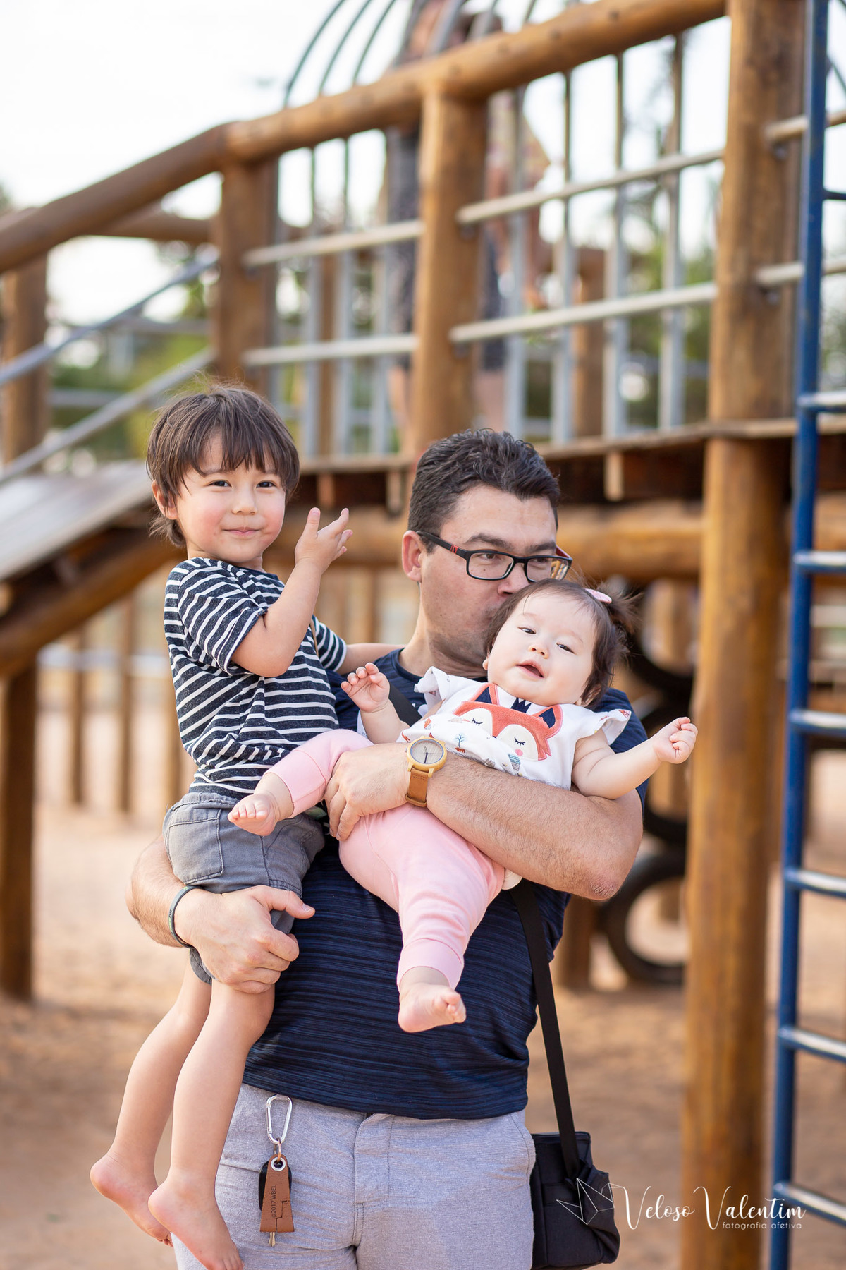 ensaio acompanhamento do primeiro ano do bebê Laura 9 meses ensaio externo ao ar livre com a família  parque de Taguatinga Brasília DF parquinho picnic pai e filhos paternidade ativa