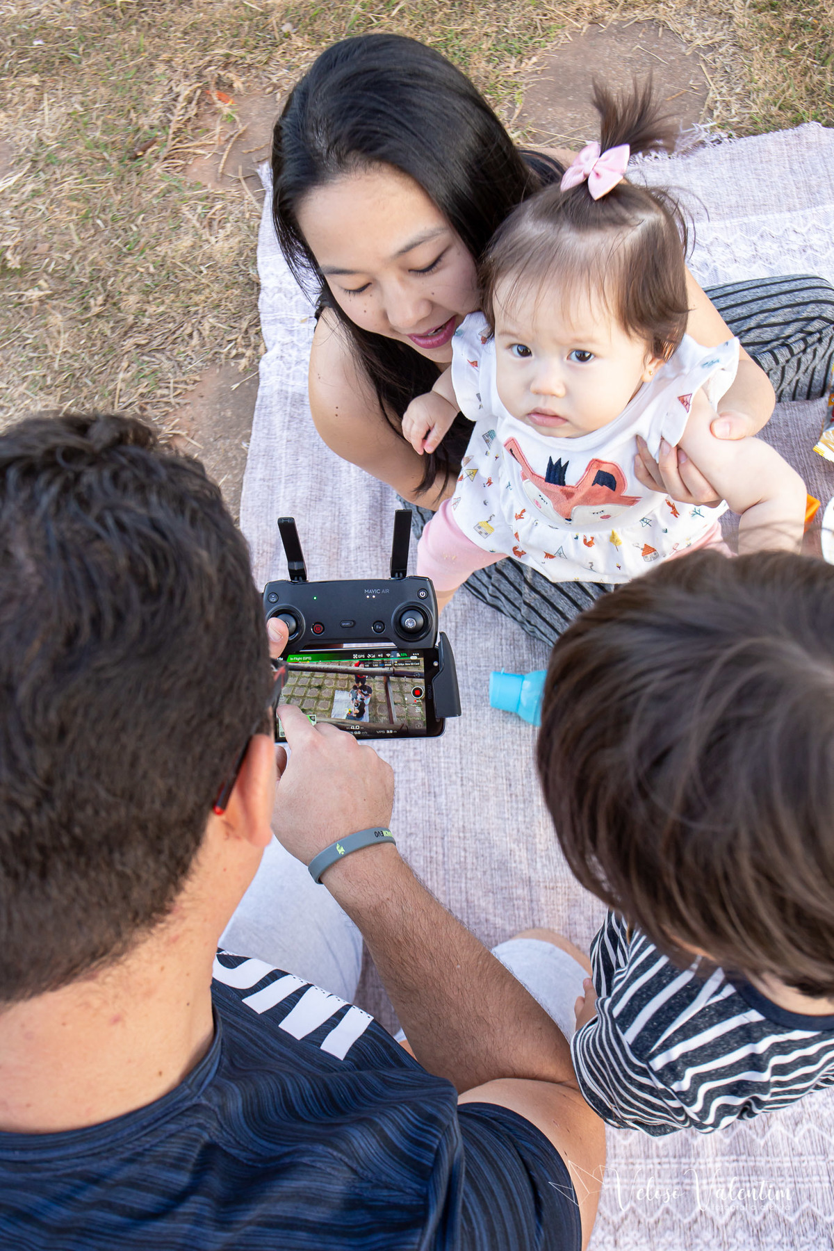 ensaio acompanhamento do primeiro ano do bebê Laura 9 meses ensaio externo ao ar livre com a família  parque de Taguatinga Brasília DF parquinho picnic