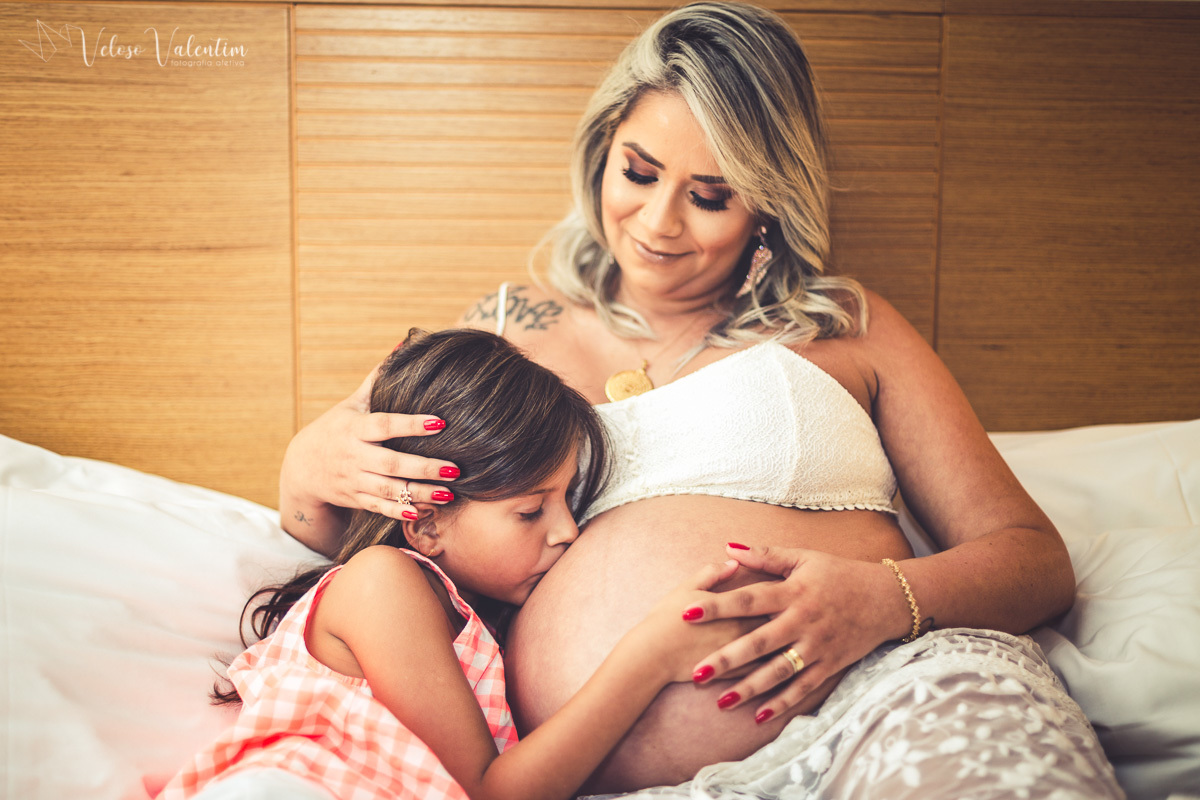 ensaio gestante ao em hotel ensaio gestente sensual book gestante foto de grávida Veloso Valentim fotografia afetiva Brasília DF fotógrafo mãe e filha