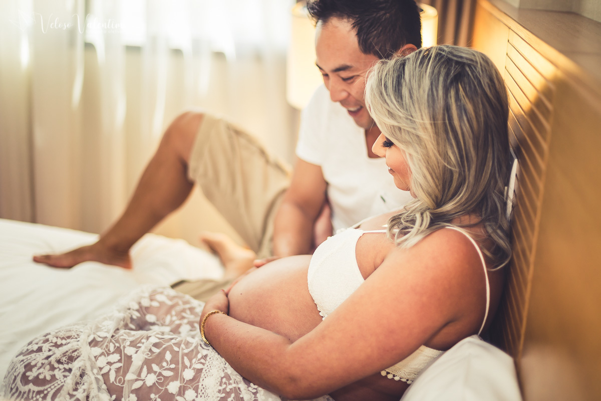 ensaio gestante ao em hotel ensaio gestente sensual book gestante foto de grávida Veloso Valentim fotografia afetiva Brasília DF fotógrafo pais