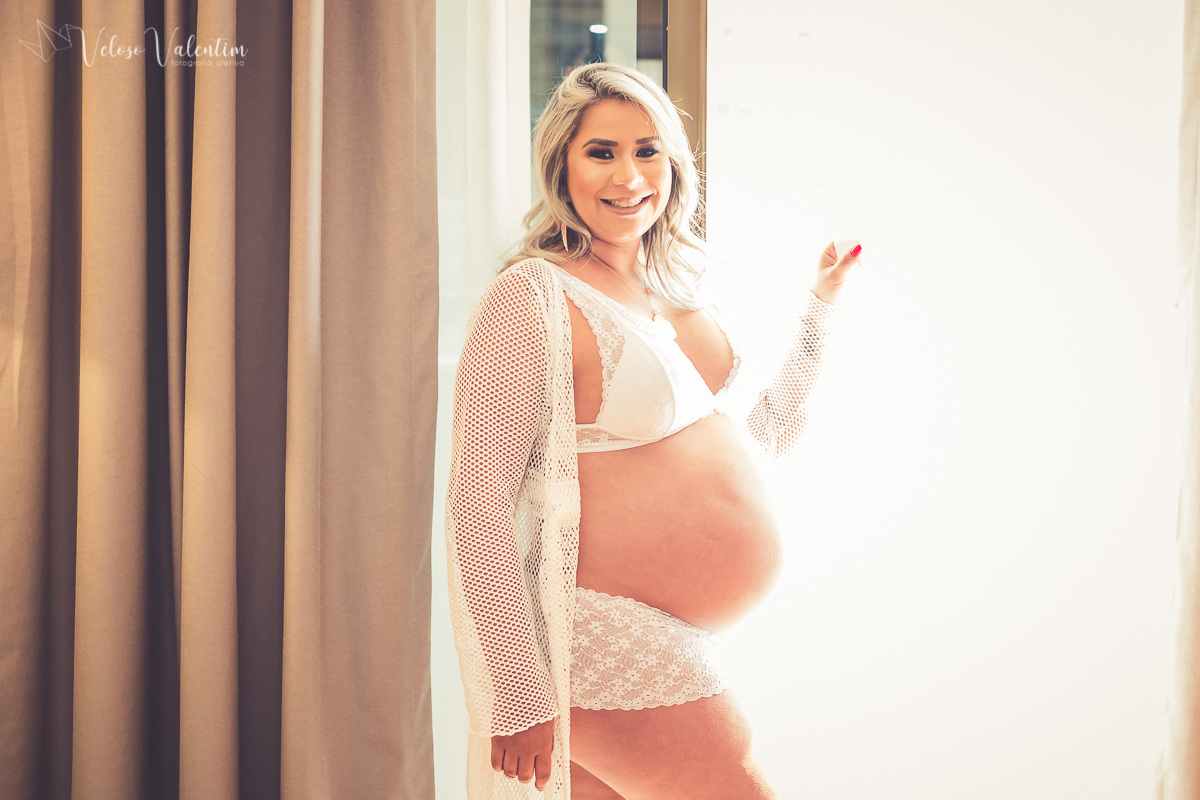 ensaio gestante ao em hotel ensaio gestente sensual book gestante foto de grávida Veloso Valentim fotografia afetiva Brasília DF fotógrafo empoderamento feminino 