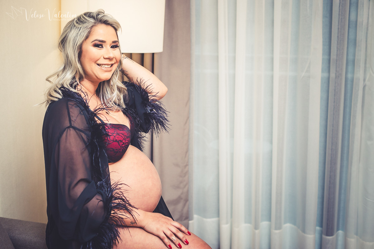 ensaio gestante ao em hotel ensaio gestente sensual book gestante foto de grávida Veloso Valentim fotografia afetiva Brasília DF fotógrafo empoderamento feminino 