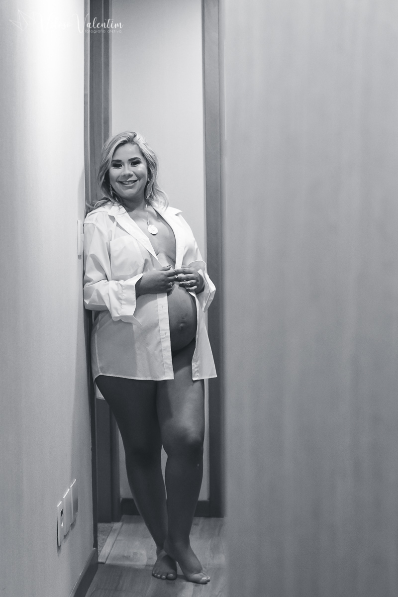 ensaio gestante ao em hotel ensaio gestente sensual book gestante foto de grávida Veloso Valentim fotografia afetiva Brasília DF fotógrafo empoderamento feminino 