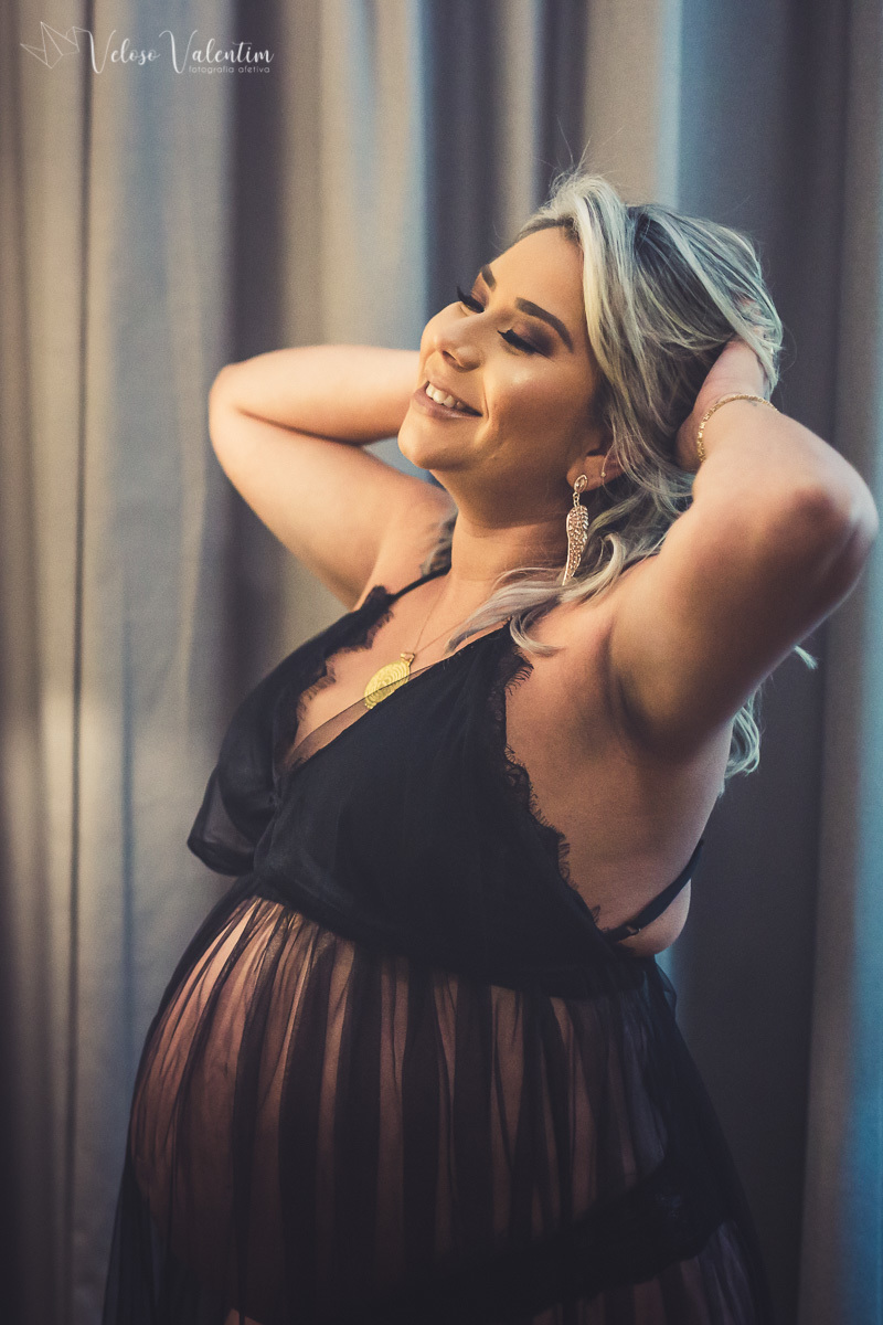 ensaio gestante ao em hotel ensaio gestente sensual book gestante foto de grávida Veloso Valentim fotografia afetiva Brasília DF fotógrafo empoderamento feminino 