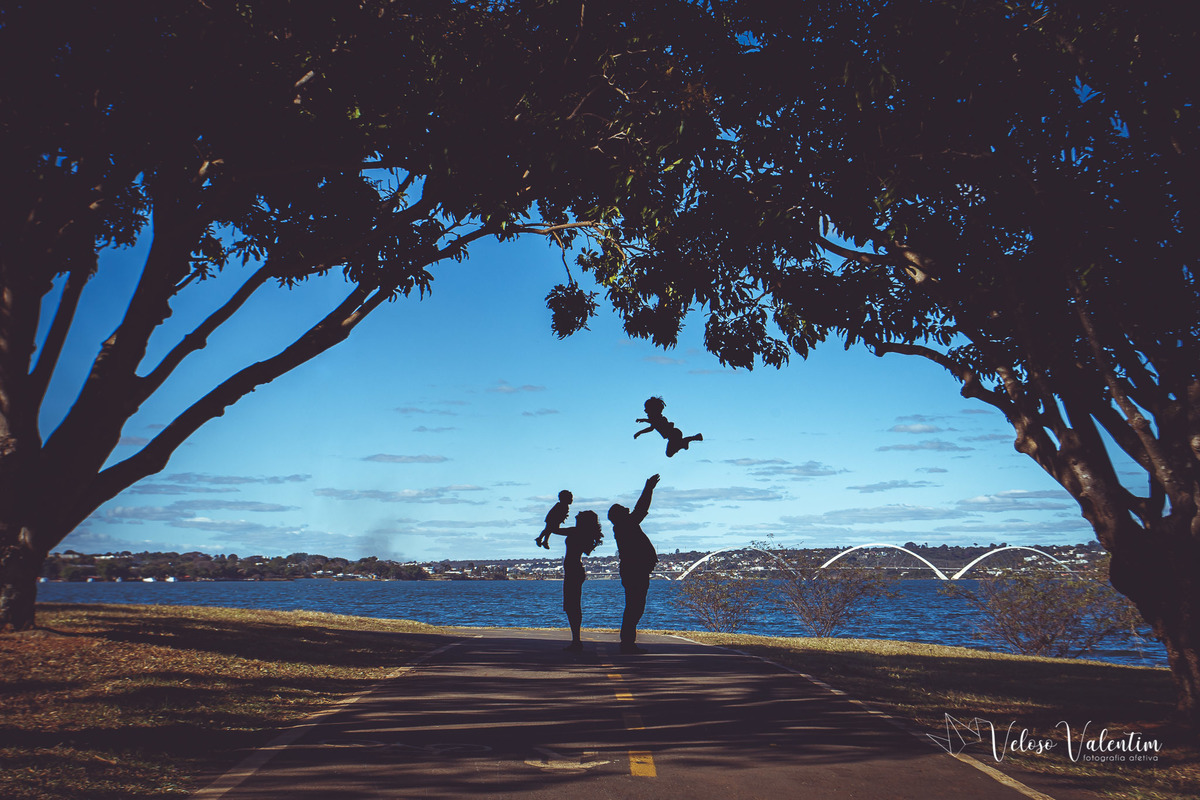 ensaio smash the cake brasília peninsula dos ministros ensaio família ao ar livre primeiro aninho 1 ano Lago Sul lifestyle DF silhueta ponte JK
