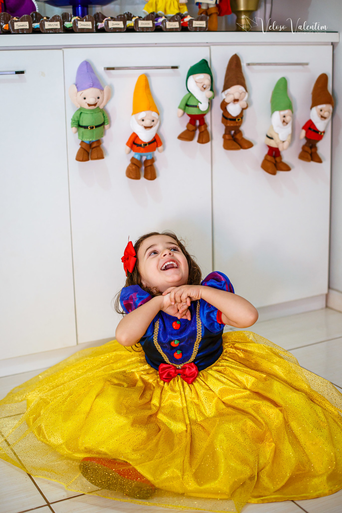 festa no rack festa caseira festa em casa decoração feita em casa handmade tema branca de neve aniversário quarentena pandemia pocket party 4 anos fotografia de festa fotografia de aniversário veloso valentim brasília DF bonecos de feltro personagens
