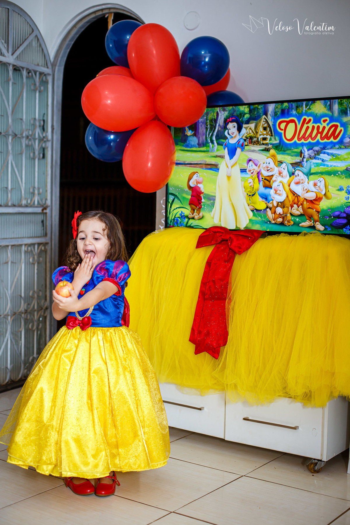 festa no rack festa caseira festa em casa decoração feita em casa handmade tema branca de neve aniversário quarentena pandemia pocket party 4 anos fotografia de festa fotografia de aniversário veloso valentim brasília DF bonecos de feltro personagens
