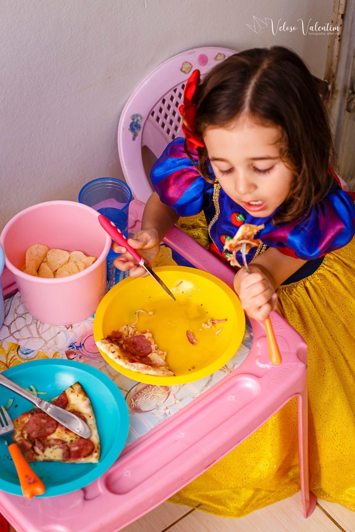festa no rack festa caseira festa em casa decoração feita em casa handmade tema branca de neve aniversário quarentena pandemia pocket party 4 anos fotografia de festa fotografia de aniversário veloso valentim brasília DF bonecos de feltro personagens

