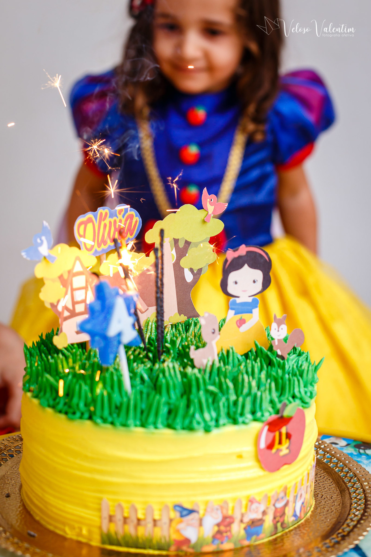 festa no rack festa caseira festa em casa decoração feita em casa handmade tema branca de neve aniversário quarentena pandemia pocket party 4 anos fotografia de festa fotografia de aniversário veloso valentim brasília DF bonecos de feltro personagens
