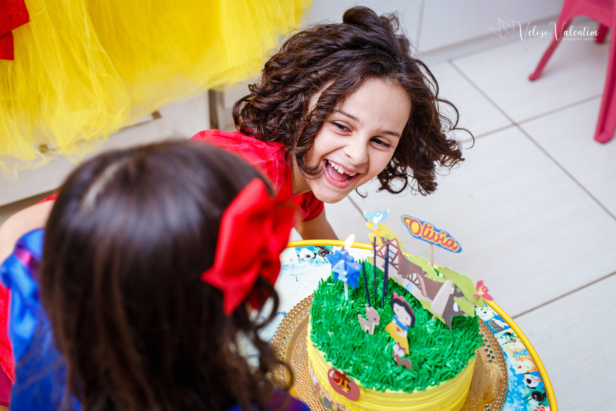 festa no rack festa caseira festa em casa decoração feita em casa handmade tema branca de neve aniversário quarentena pandemia pocket party 4 anos fotografia de festa fotografia de aniversário veloso valentim brasília DF bonecos de feltro personagens
