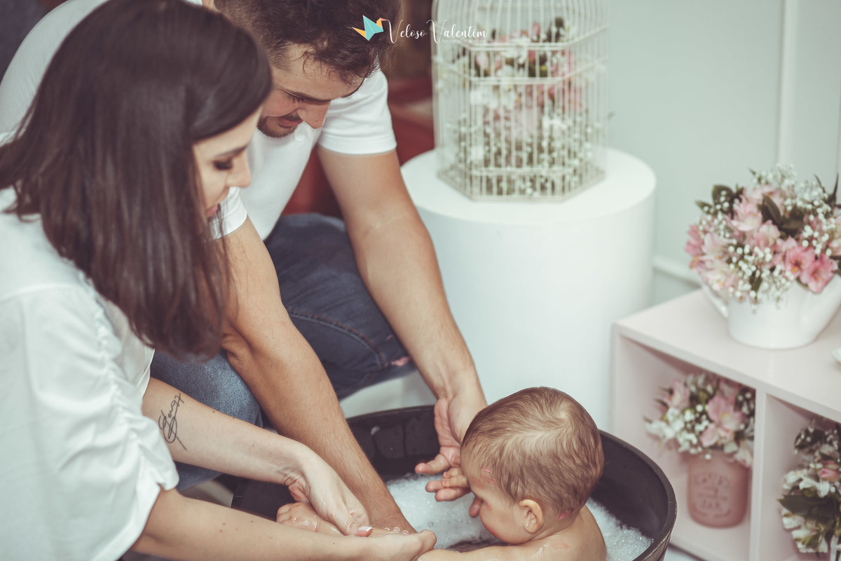 ensaio smash the cake, 1 aninho, primeiro ano, ensaio infantil, ensaio bebê, Brasília DF, book infantil, foto de família, ensaio com bolo, ensaio menina, ensaio rosa, fotógrafo de brasília, parabéns para você, feliz aniversário