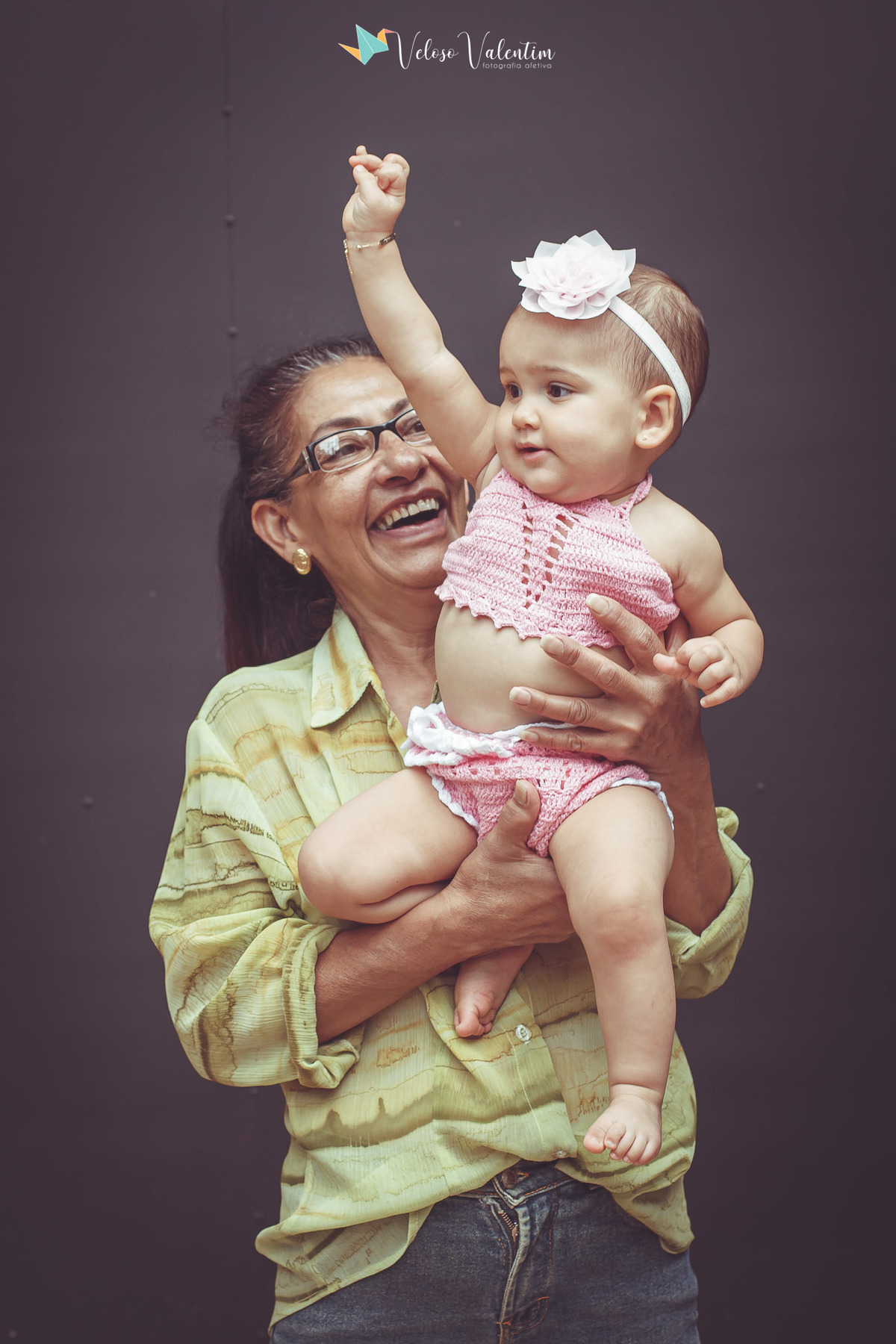 ensaio smash the cake, 1 aninho, primeiro ano, ensaio infantil, ensaio bebê, Brasília DF, book infantil, foto de família, ensaio com bolo, ensaio menina, ensaio rosa, fotógrafo de brasília, parabéns para você, feliz aniversário, vovó e neta