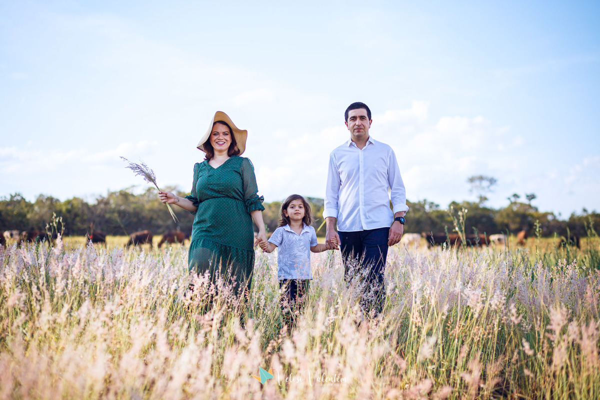ensaio família, ensaio ao ar livre, campo de trigo, lavanda, plantação, book família, ensaio feminino, ensaio casal, fotógrafo de Brasília, mães de Brasília, upis campos II, cerrado, Veloso Valentim fotografia, Brasília DF, retrato de família