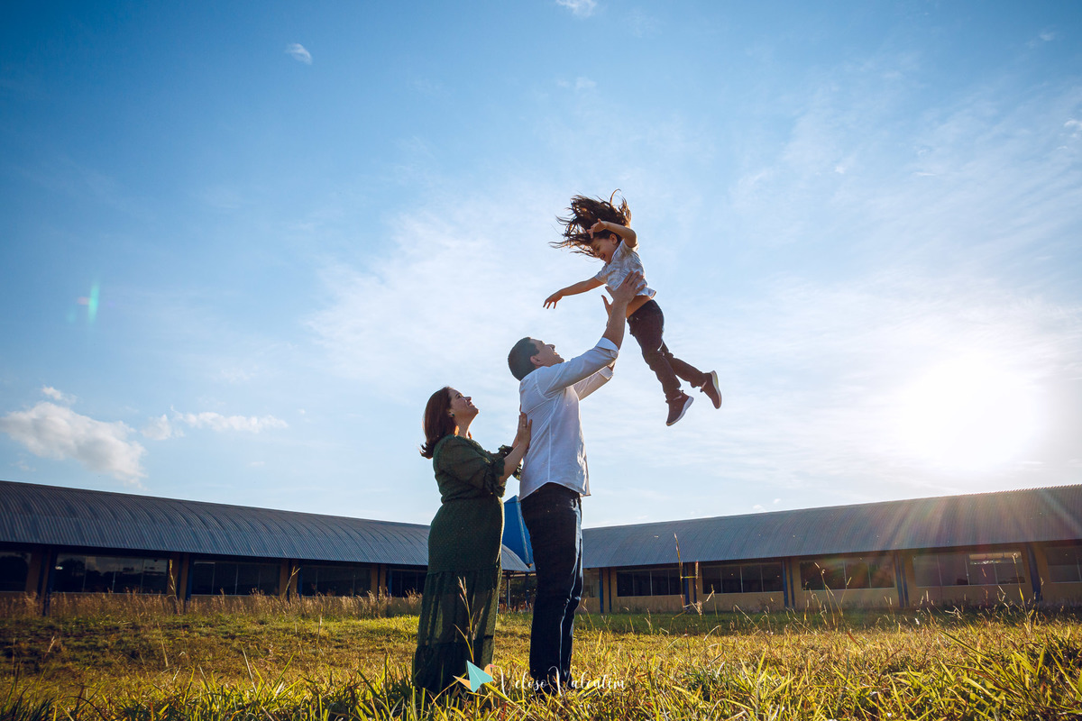 ensaio família, ensaio ao ar livre, campo de trigo, lavanda, plantação, book família, ensaio feminino, ensaio casal, fotógrafo de Brasília, mães de Brasília, upis campos II, cerrado, Veloso Valentim fotografia, Brasília DF, retrato de família