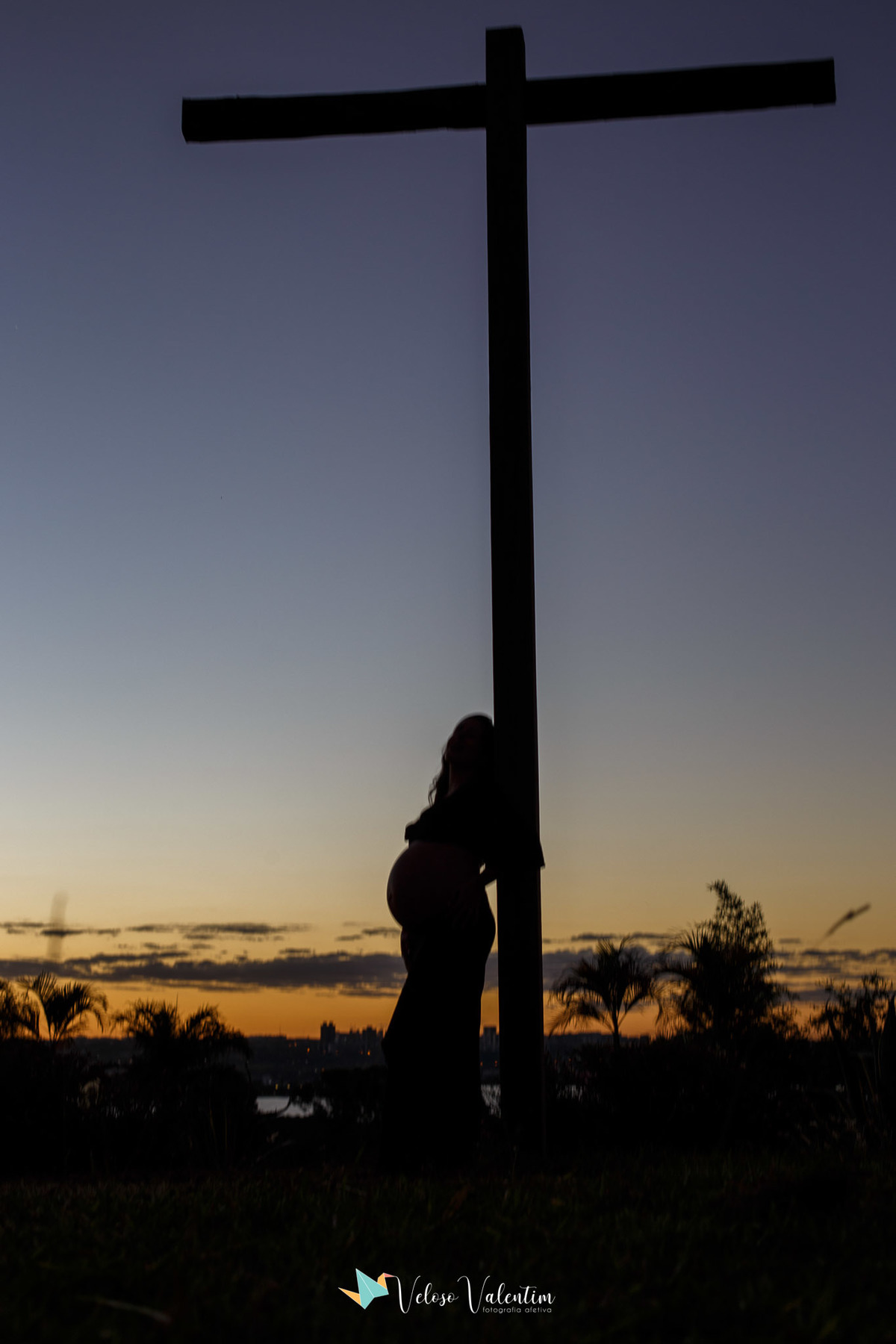 ensaio gestante Brasília DF em casa irmão mais velho book gestante fotógrafo gravidez maternidade doce espera fotos grávida  por do sol ao ar livre irmão mais velho