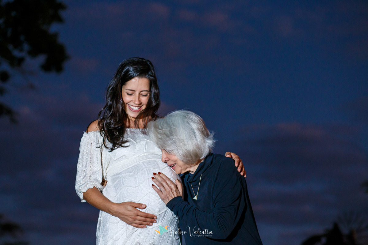 ensaio gestante Brasília DF em casa irmão mais velho book gestante fotógrafo gravidez maternidade doce espera fotos grávida  por do sol ao ar livre irmão mais velho