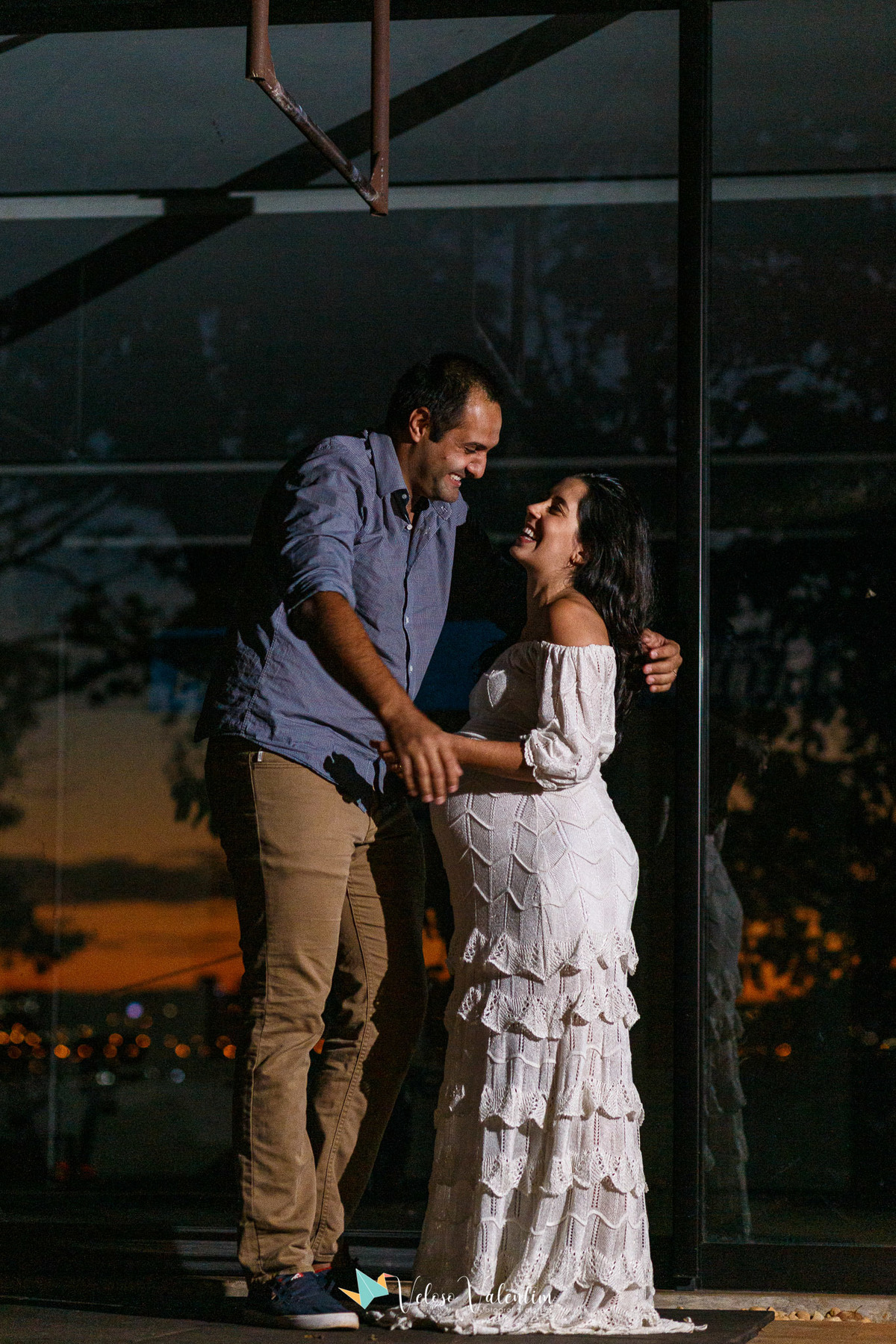 ensaio gestante Brasília DF em casa irmão mais velho book gestante fotógrafo gravidez maternidade doce espera fotos grávida  por do sol ao ar livre irmão mais velho
