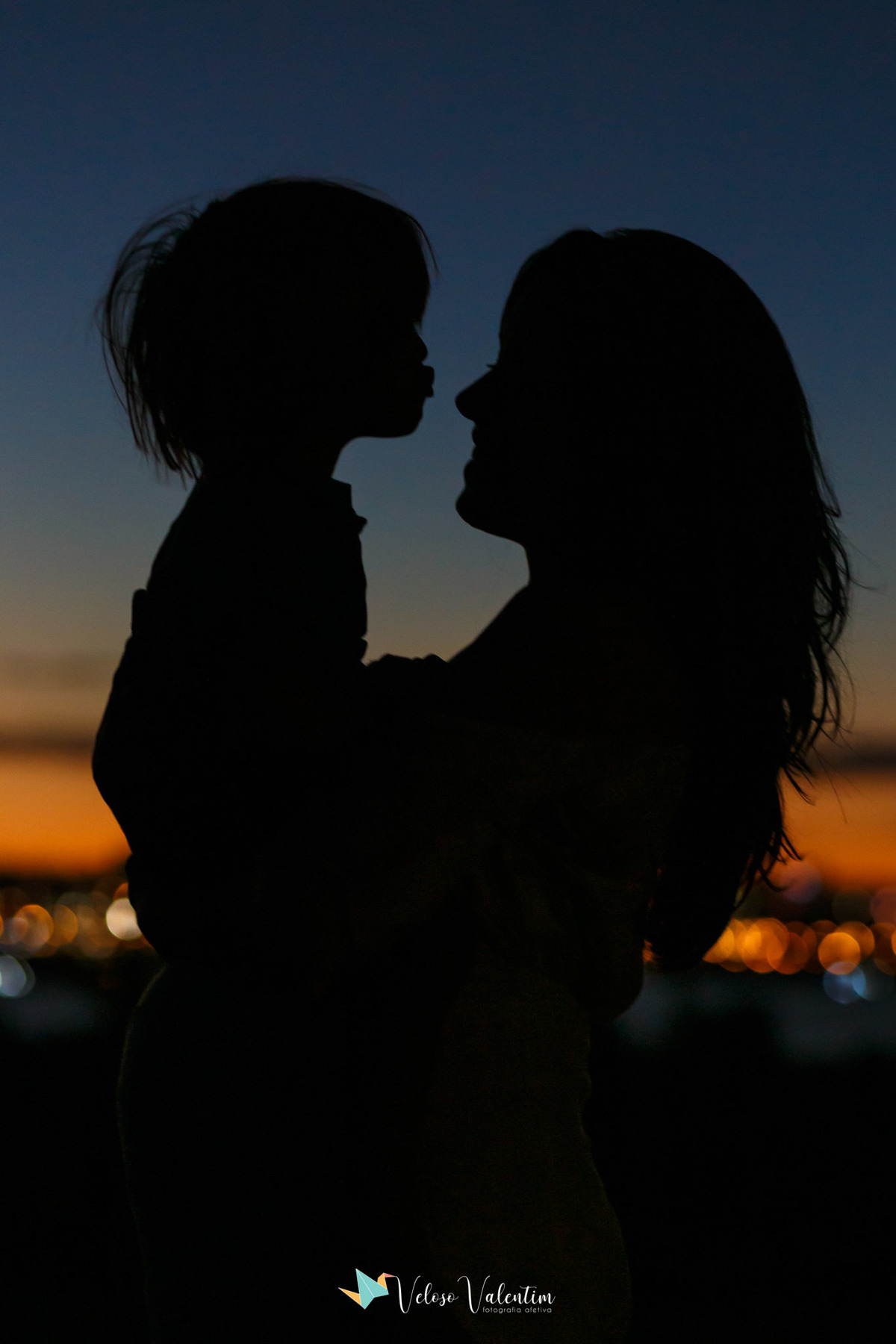 ensaio gestante Brasília DF em casa irmão mais velho book gestante fotógrafo gravidez maternidade doce espera fotos grávida  por do sol ao ar livre irmão mais velho