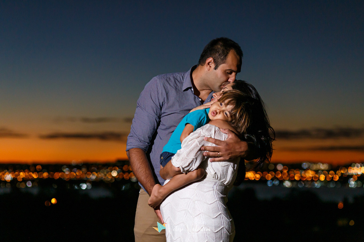 ensaio gestante Brasília DF em casa irmão mais velho book gestante fotógrafo gravidez maternidade doce espera fotos grávida  por do sol ao ar livre irmão mais velho