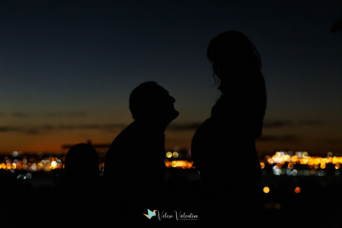 ensaio gestante Brasília DF em casa irmão mais velho book gestante fotógrafo gravidez maternidade doce espera fotos grávida  por do sol ao ar livre irmão mais velho