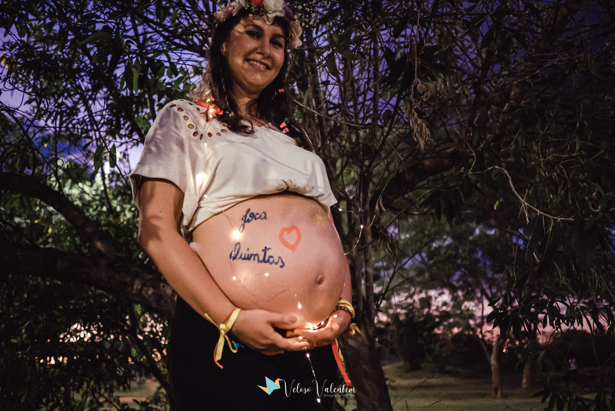 gestante com pintura de barriga