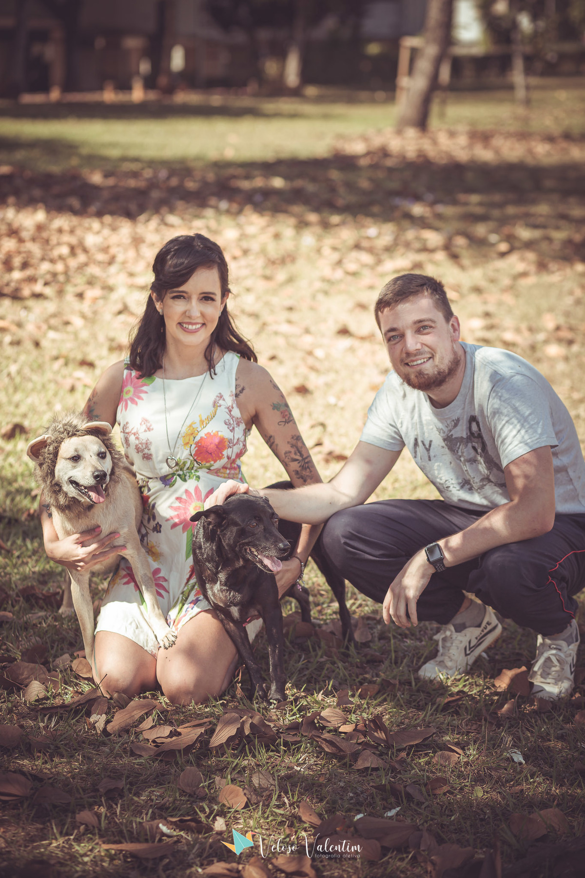 casal com seus cachorros