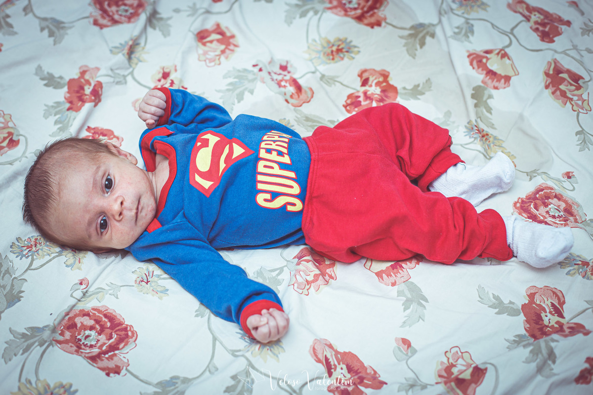 bebê vestido de super homem