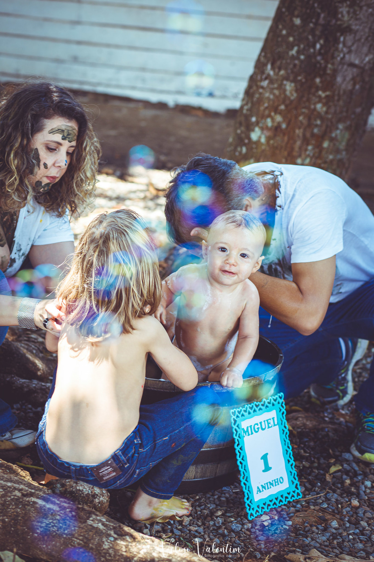 banho em bebê com bolhas de sabão