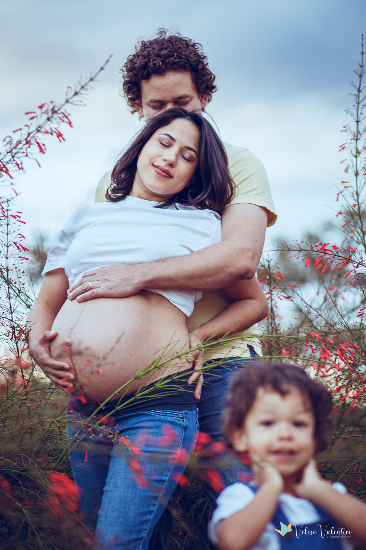 família esperando a caçula