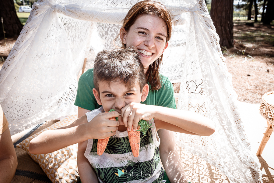 ensaio páscoa família parque da cidade Brasília ar livre picnic piquenique festa mãe e filho tenda de renda boho