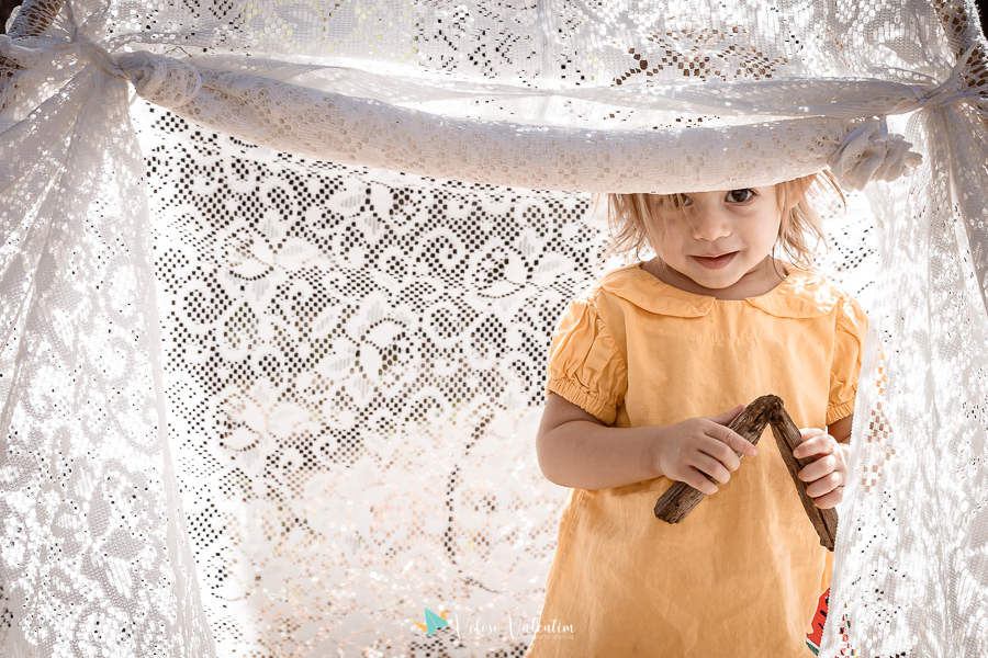 ensaio páscoa família parque da cidade Brasília ar livre picnic piquenique festa menina vestido amarelo tenda de renda boho