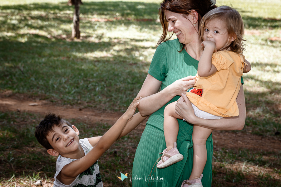 ensaio páscoa família parque da cidade Brasília ar livre picnic piquenique festa mãe e filhos tenda de renda