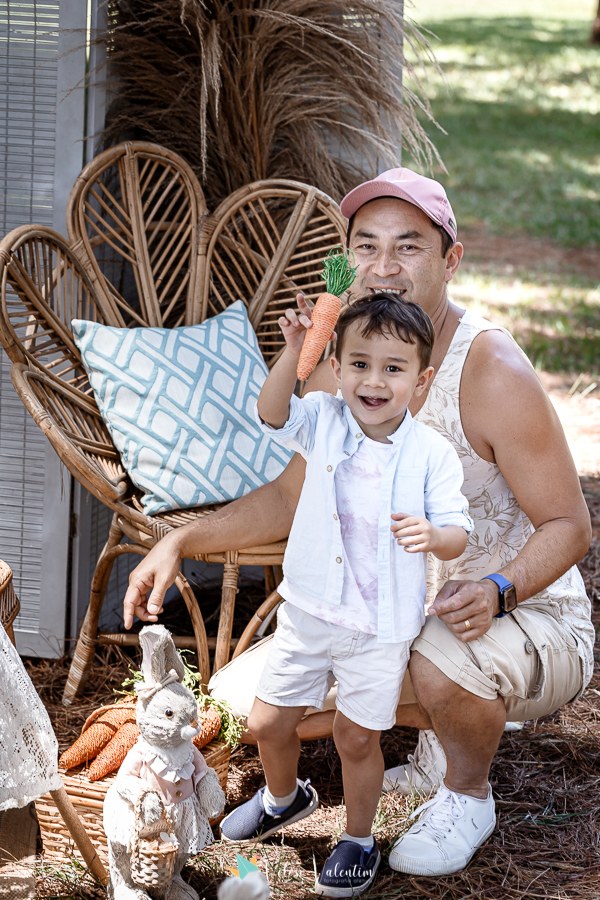 ensaio páscoa família parque da cidade Brasília ar livre picnic piquenique festa pais e filhos sentados no chão tenda de renda