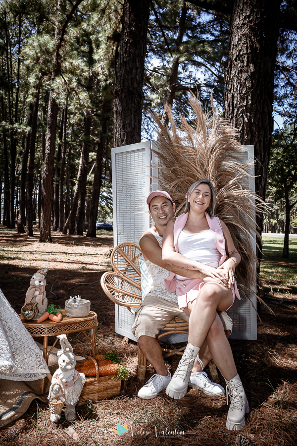 ensaio páscoa família parque da cidade Brasília ar livre picnic piquenique festa pais e filhos sentados no chão tenda de renda