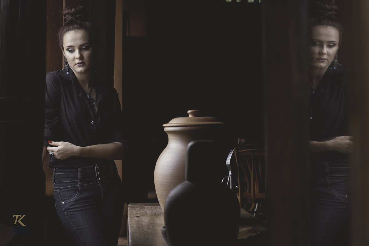 Sessão Fotográfica com Ana Lima, realizado em Minas Gerais. Essa foto brinca com a sombra